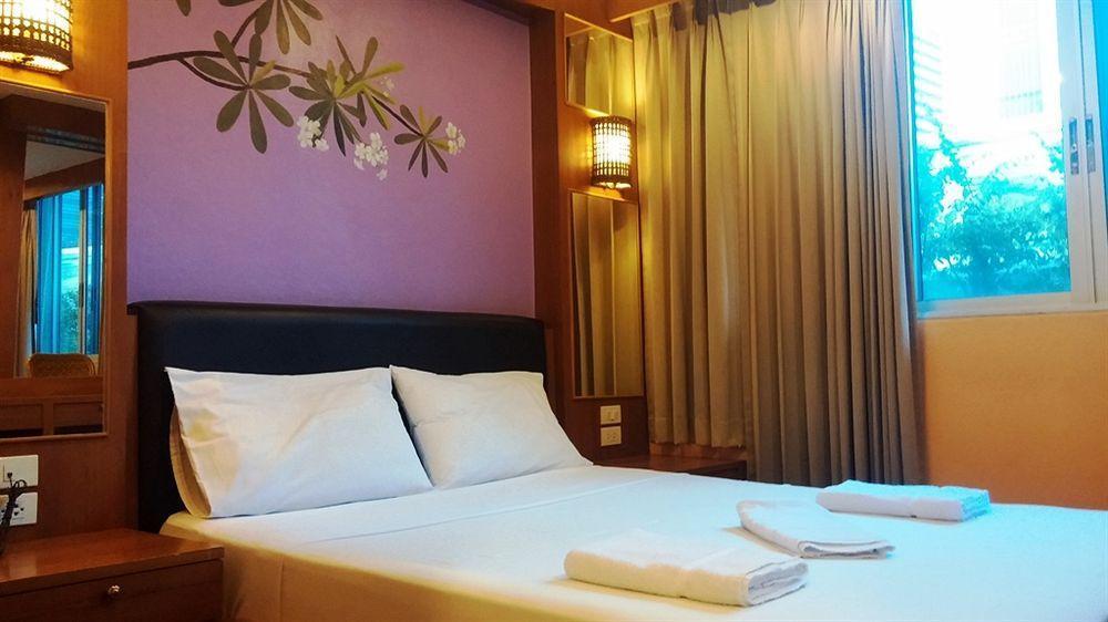 Oyo 437 Hostel Na Nara Bangkok Buitenkant foto