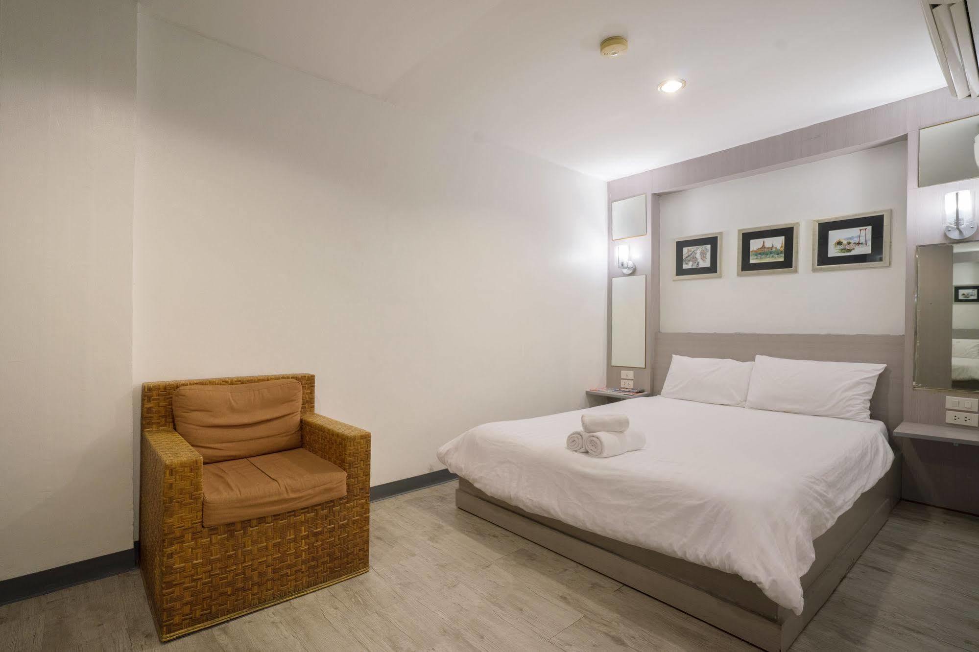 Oyo 437 Hostel Na Nara Bangkok Buitenkant foto