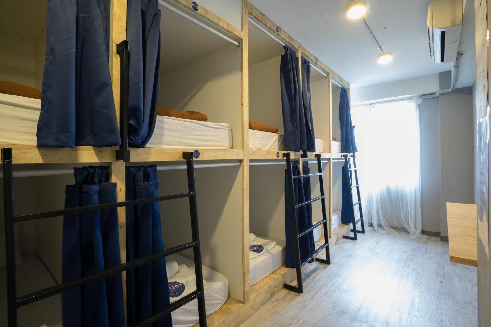 Oyo 437 Hostel Na Nara Bangkok Buitenkant foto