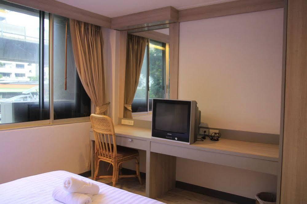 Oyo 437 Hostel Na Nara Bangkok Buitenkant foto
